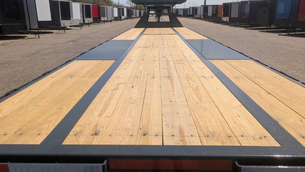 102'x32' Lamar Equipment