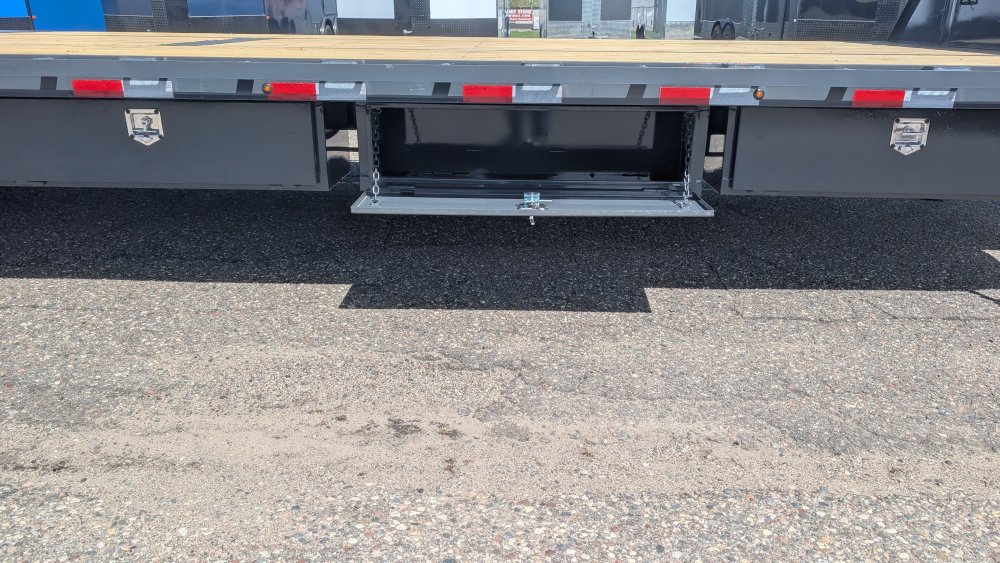 102'x32' Lamar Equipment