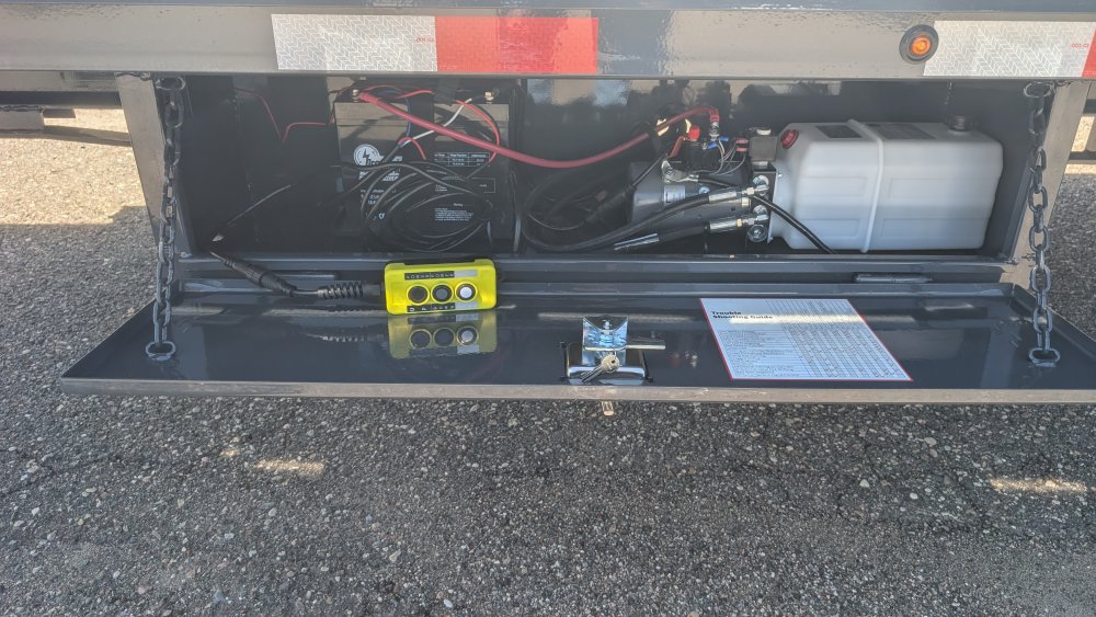 102'x32' Lamar Equipment