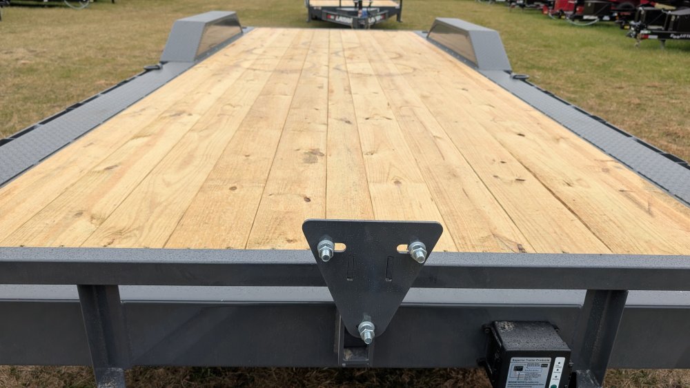 102"x22' LAMAR Equipment