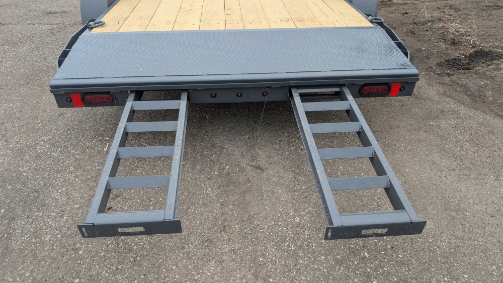 83"x18' Lamar Flatbed Car Hauler