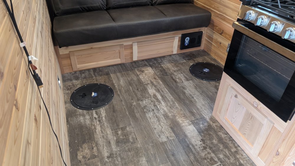 6' 6"x14' American Surplus and Manufacturing Inc Fish House