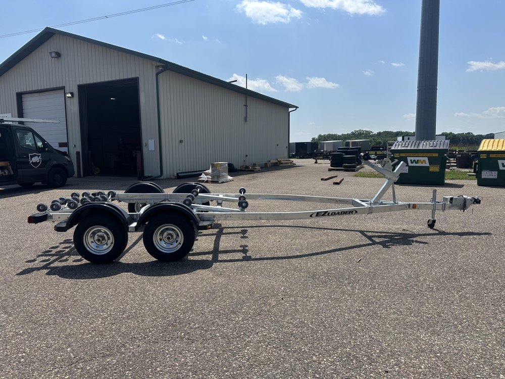 8'x22' EZ Loader Boat