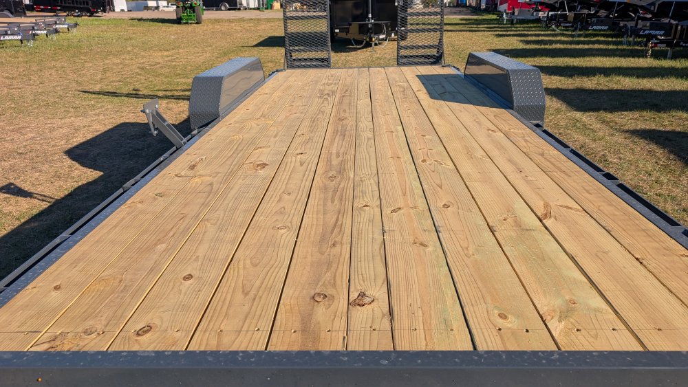 83"x20' LAMAR Equipment