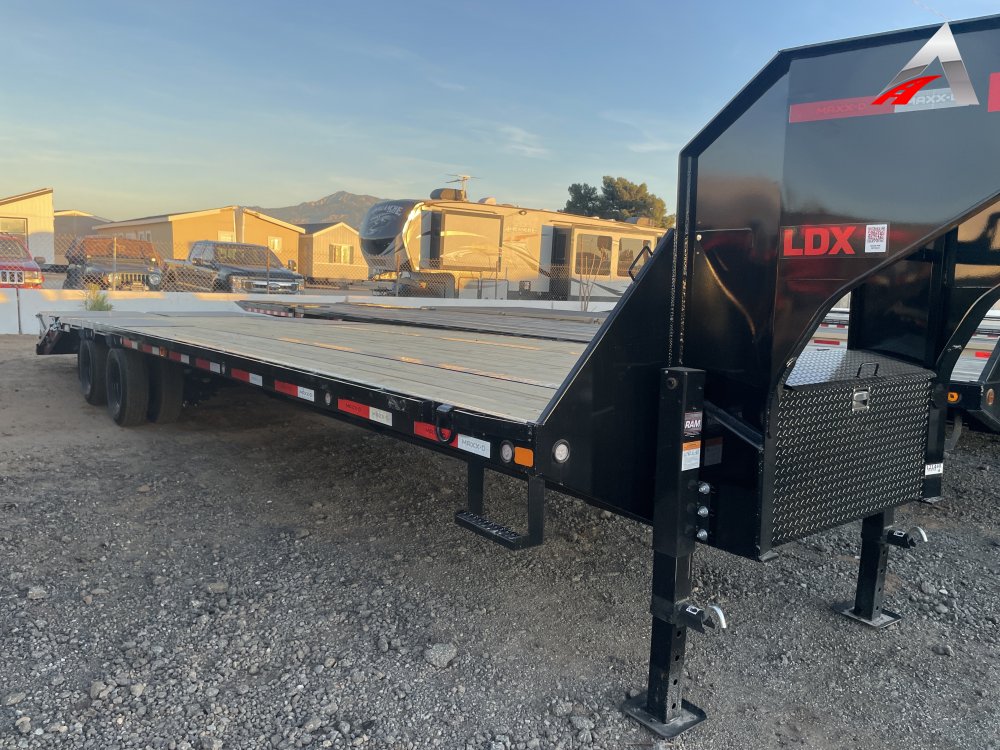 2025 MAXXD 102" X 32' LDX GN LOW PRO TANDEM DUEL