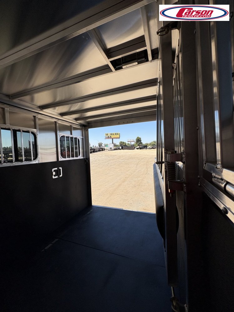 82x11 FRONTIER Horse Trailer