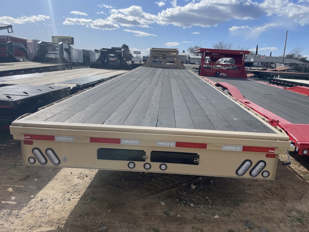 2024 MAXXD 8.5' X 36' GOOSENECK TRIPLE AXLE FLATEBED TRAILER