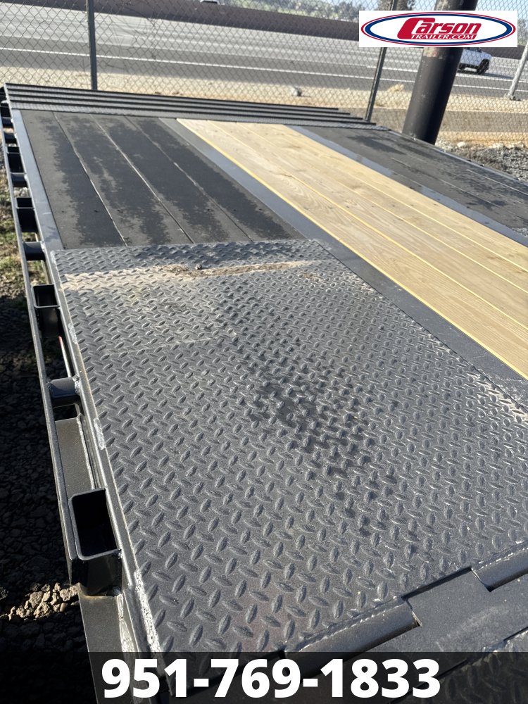 102"x32' flatbed gooseneck power dove tail