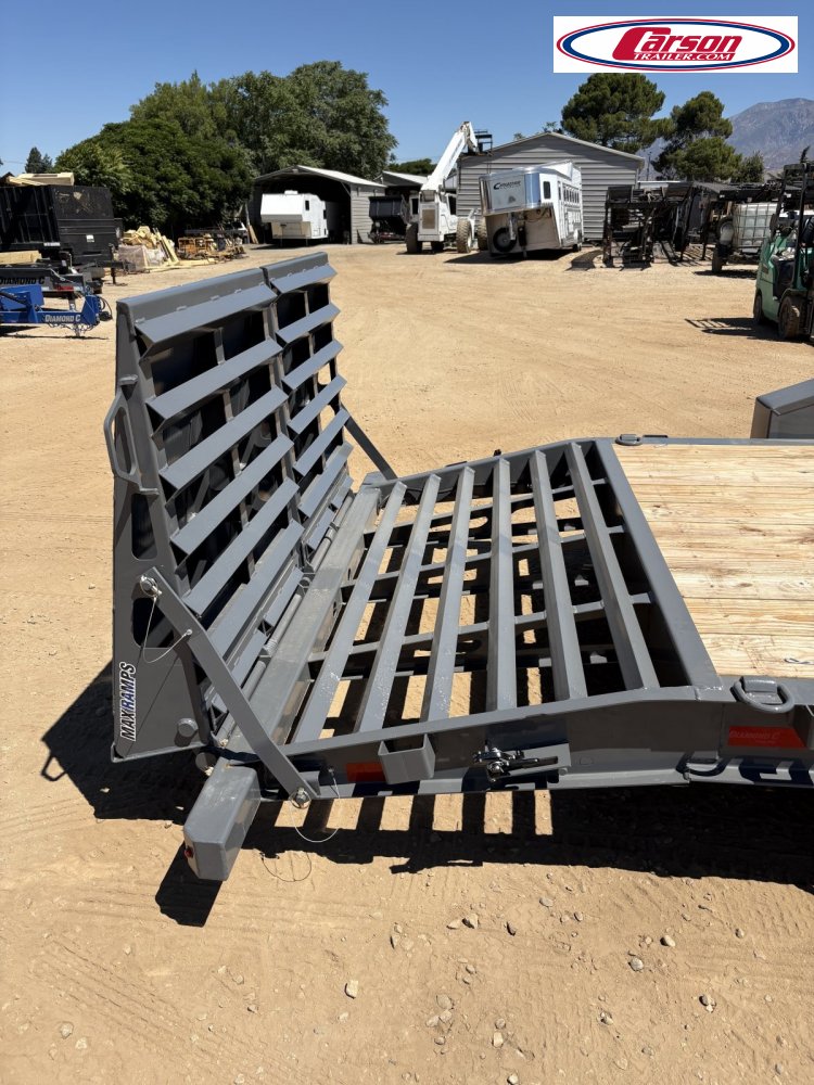 82x22 Diamond C Trailer HD Equipment