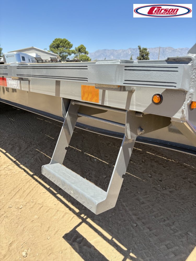 102x24 Diamond C Trailer HD Equipment