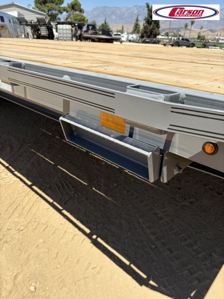 102x24 Diamond C Trailer HD Equipment