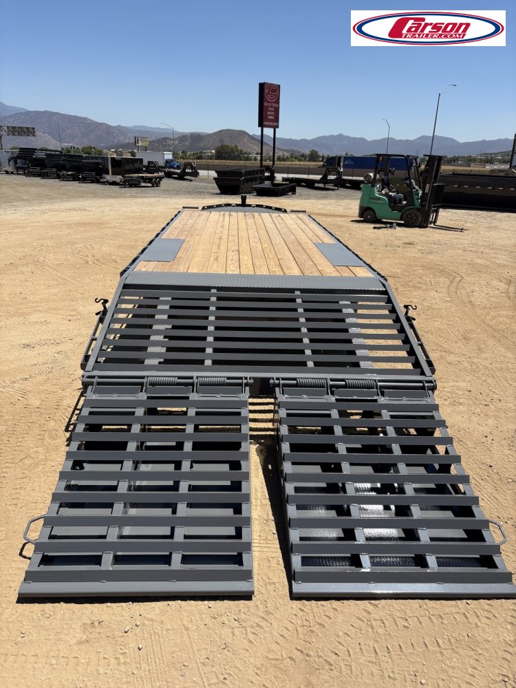 102x24 Diamond C Trailer HD Equipment