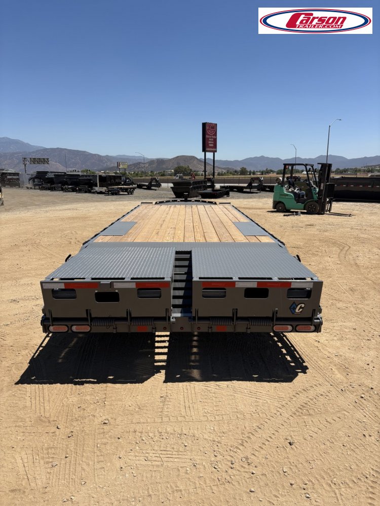 102x24 Diamond C Trailer HD Equipment