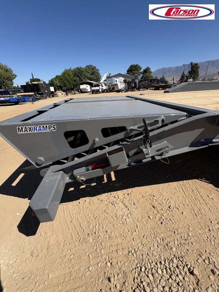 82x24 Diamond C Trailer HD Equipment