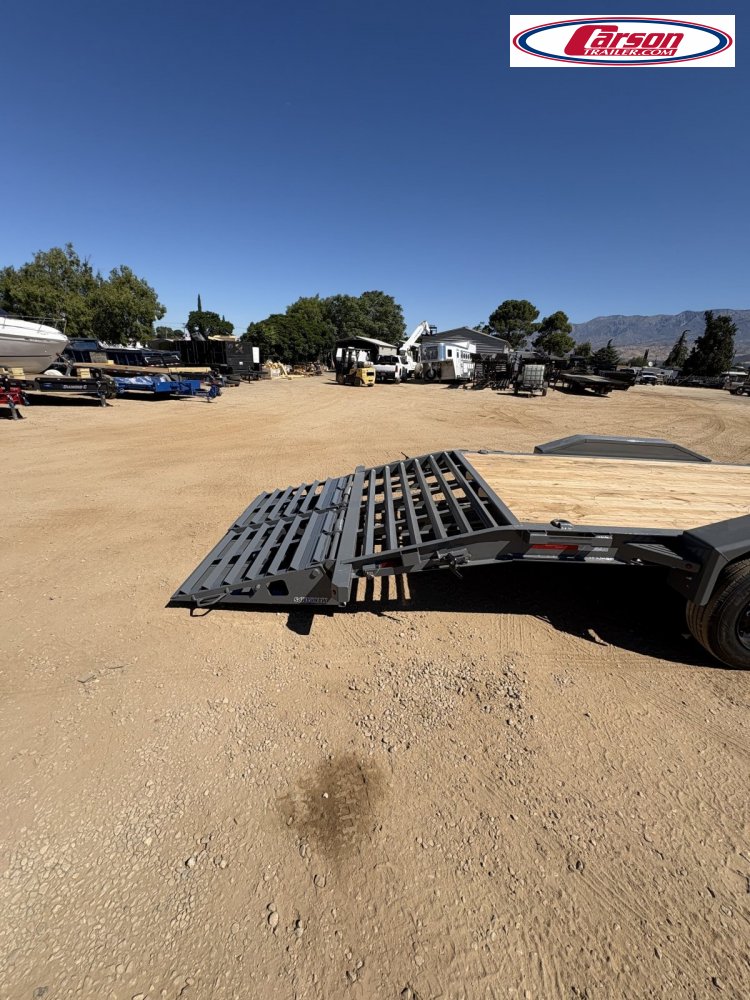 82x24 Diamond C Trailer HD Equipment