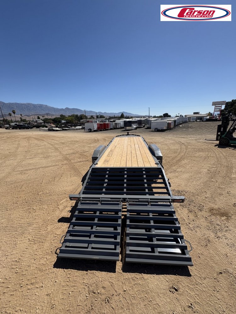 82x24 Diamond C Trailer HD Equipment