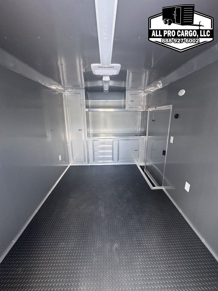 8' 5"x32' Quality Cargo Hybrid Race