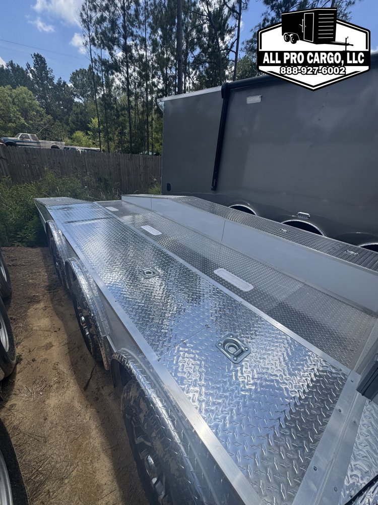 8' 5"x32' Quality Cargo Hybrid Race