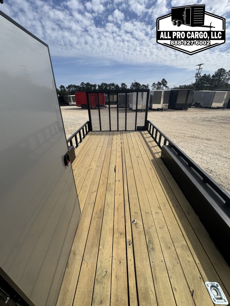 8' 6"x28' Quality Cargo Hybrid Race