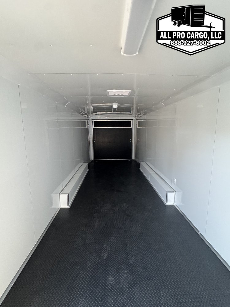 8' 6"x32' Quality Cargo Race