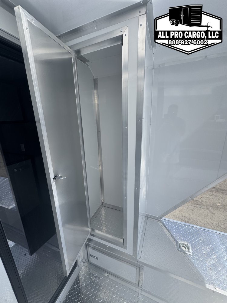 8' 6"x30' Quality Cargo Hybrid Race