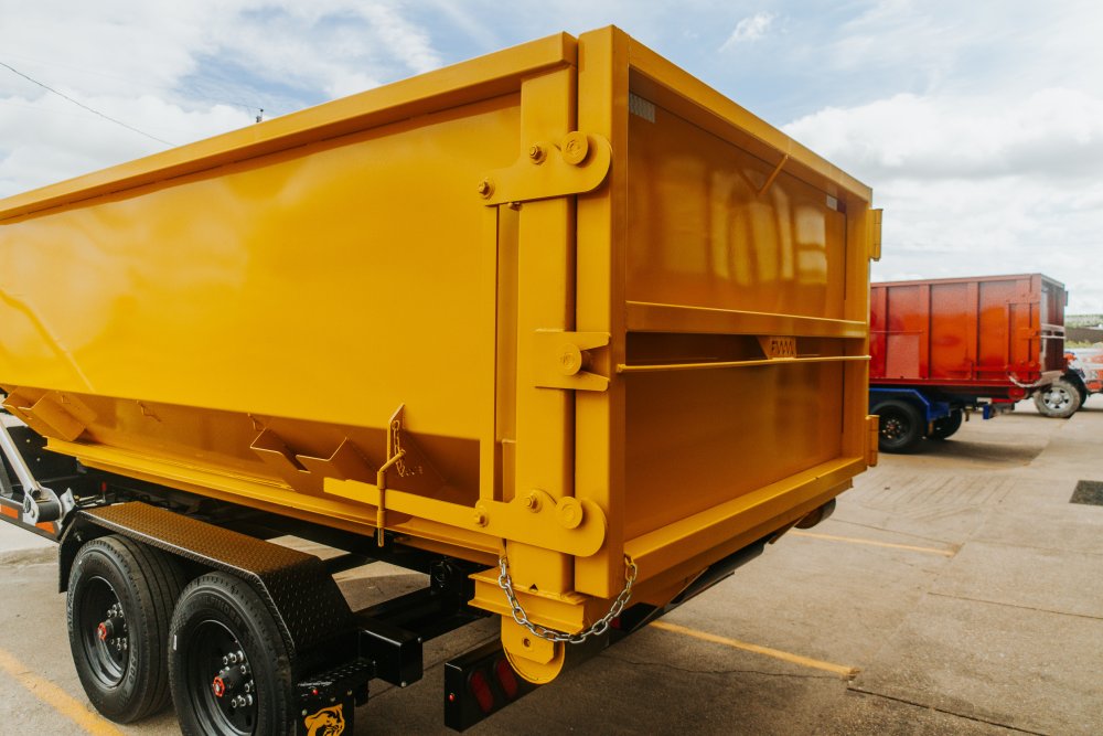 Couger 16' Gooseneck Roll-Off Trailer - 16K GVWR