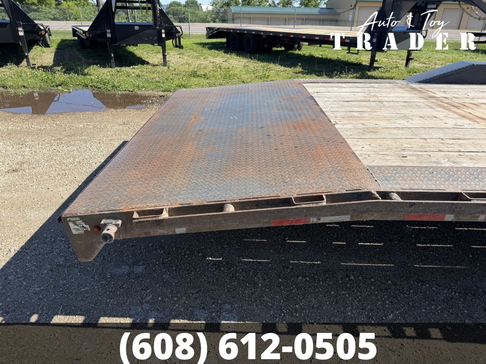 2021 Lamar 102X40 Gooseneck Car Hauler