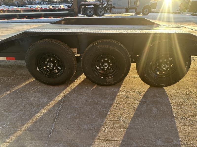 2025 Lamar Trailers 102X32 Gooseneck Car Hauler