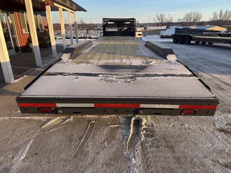 2025 Lamar Trailers 102X32 Gooseneck Car Hauler