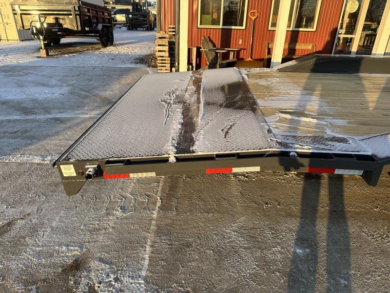 2025 Lamar Trailers 102X32 Gooseneck Car Hauler