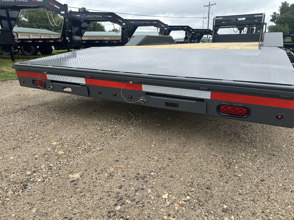 2026 Lamar Trailers 102X32 Gooseneck Car Hauler Trailer