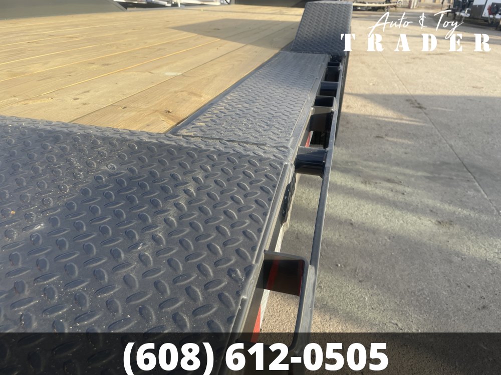 2026 Lamar Trailers 102X28 Gooseneck Car Hauler Trailer