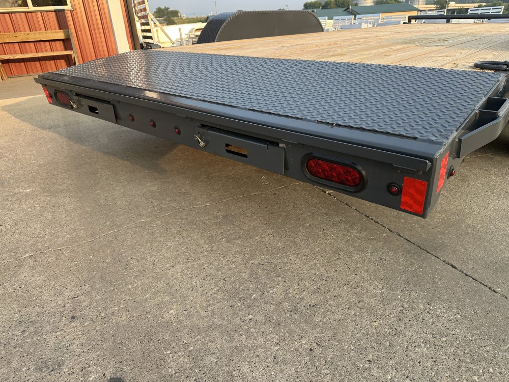 2026 Lamar Trailers 83X18 Car Hauler