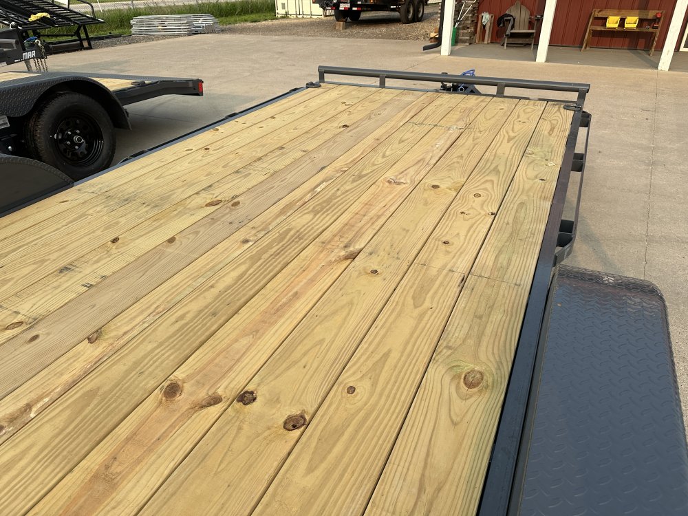 2025 Lamar Trailers 83X18 Car Hauler