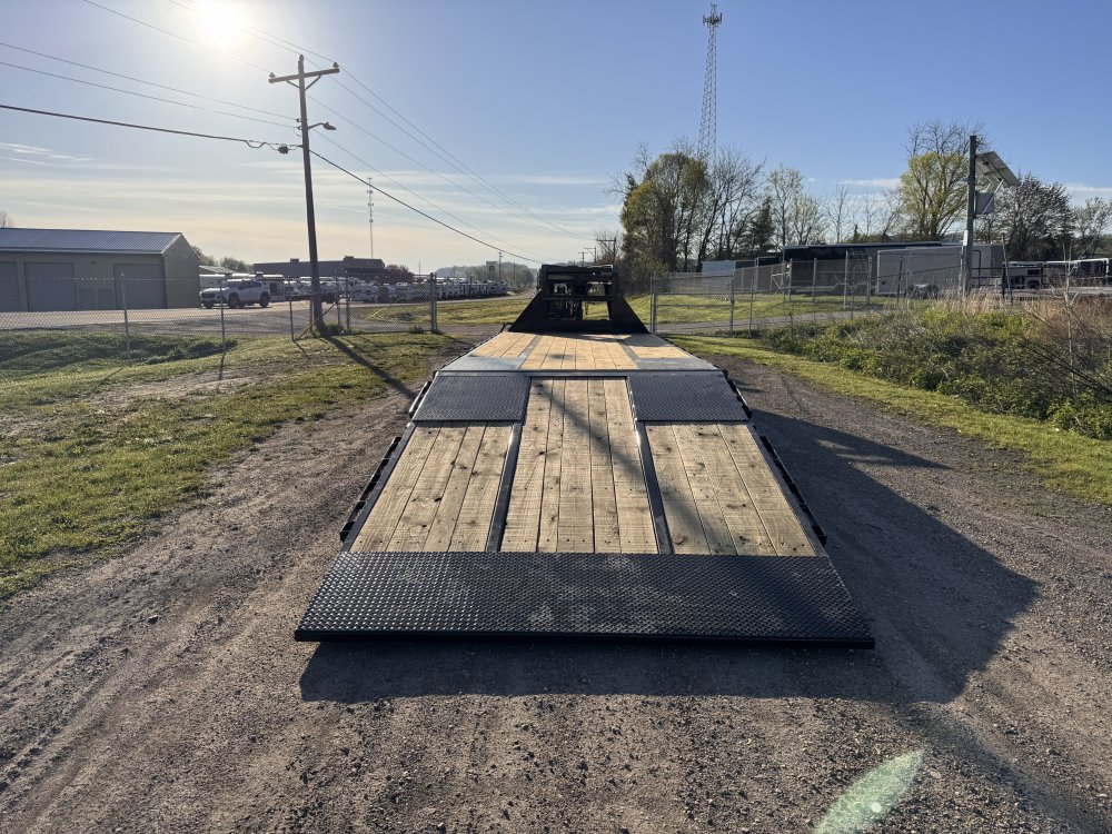 2025 Load Trail 102X32 Gooseneck Hydro Dove Deckover Trailer