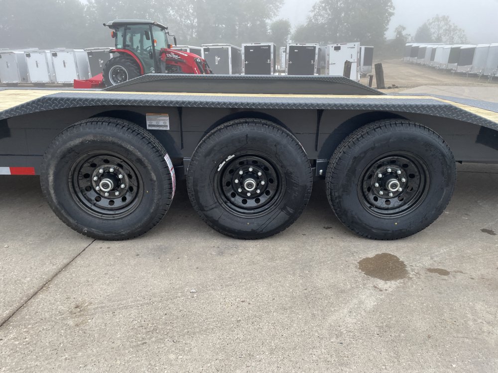 2026 Lamar Trailers 102X32 Gooseneck Car Hauler Trailer