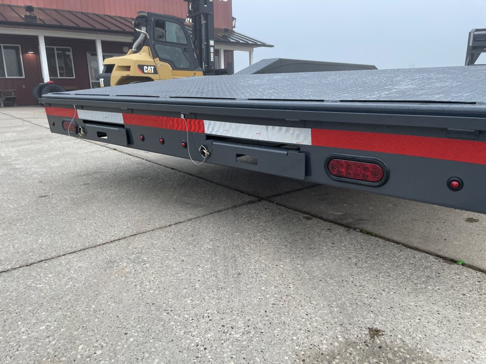 2026 Lamar Trailers 102X32 Gooseneck Car Hauler Trailer