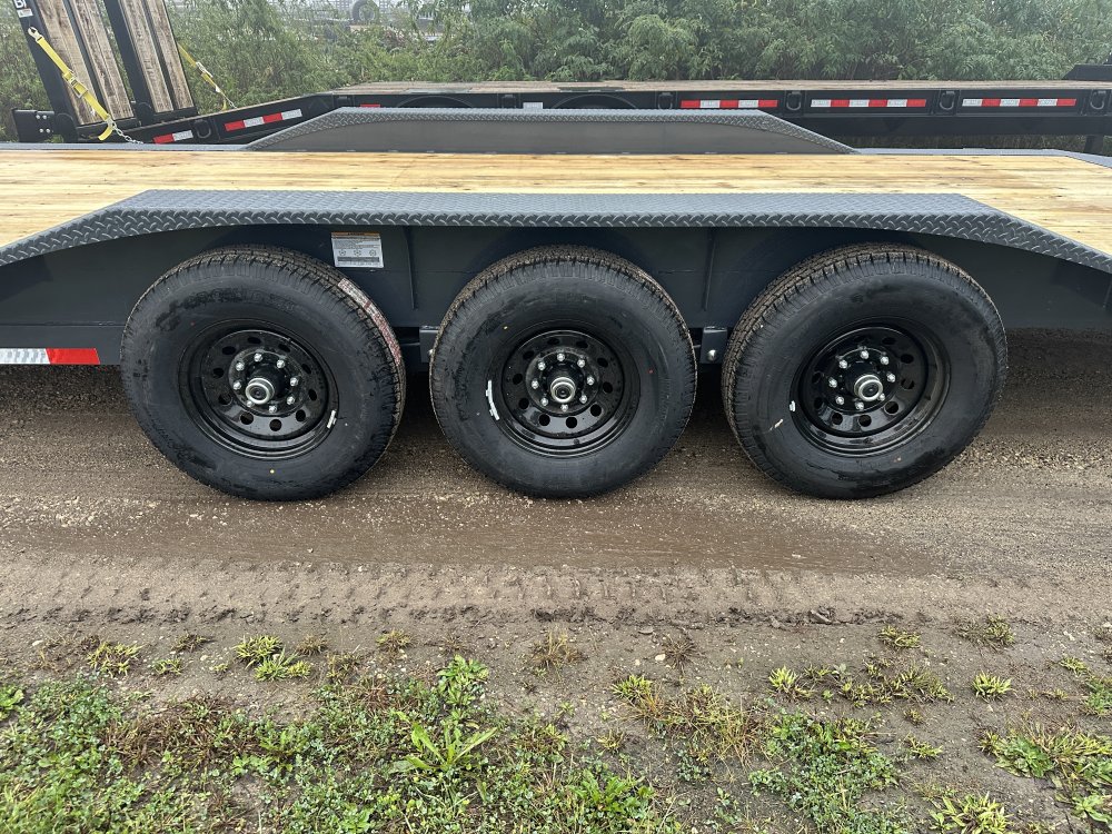 2026 Lamar Trailers 102X40 Gooseneck Car Hauler Trailer