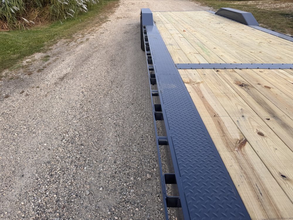 2026 Lamar Trailers 102X32 Gooseneck Car Hauler Trailer
