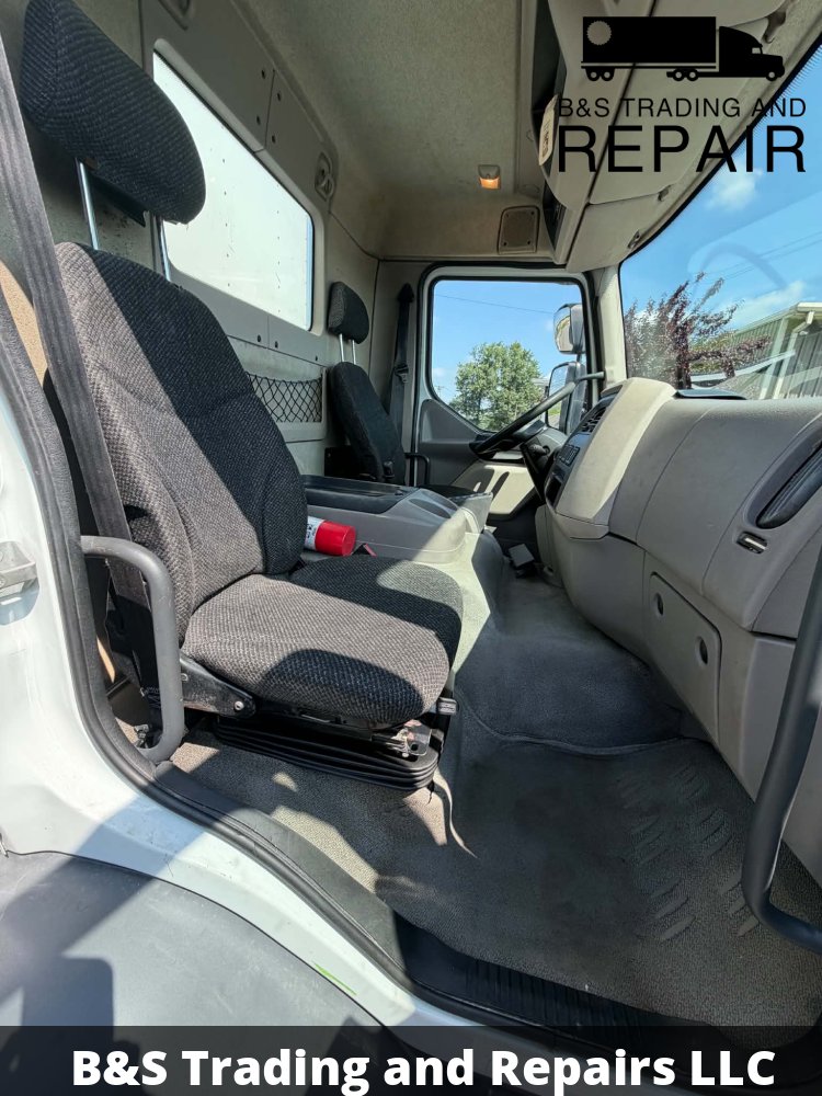 2016 Peterbilt Box Truck Model 220