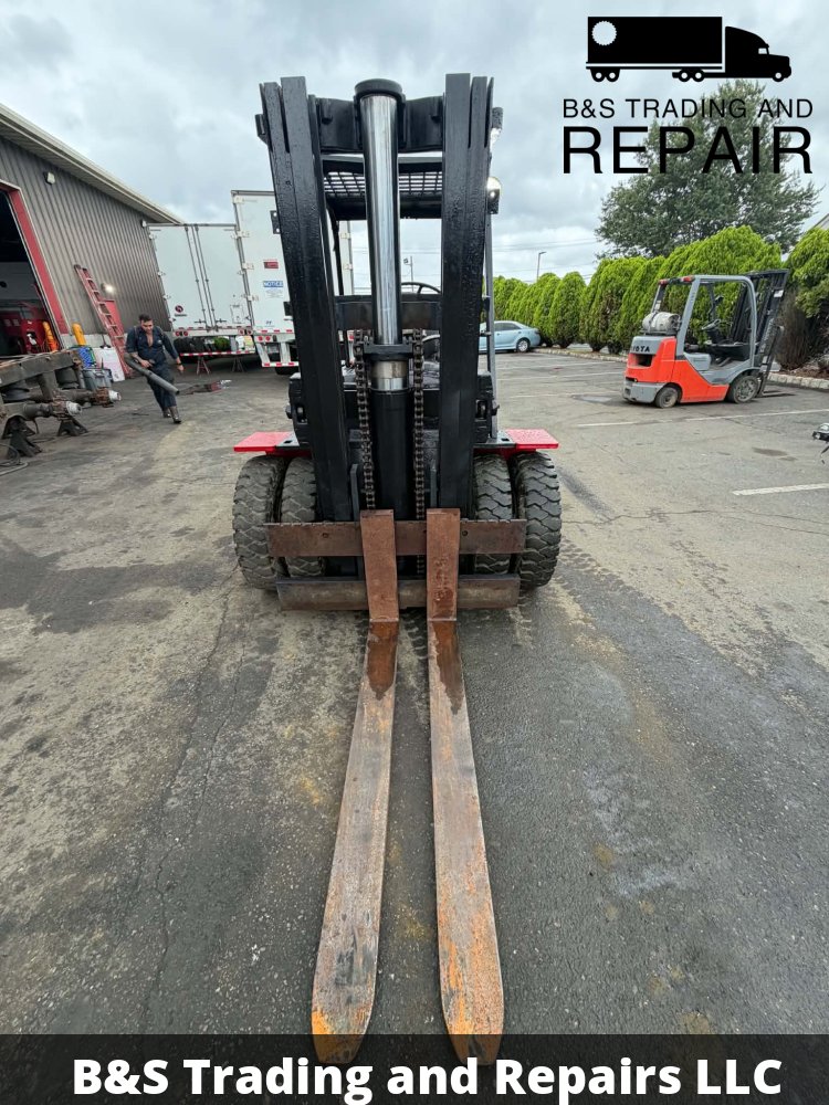 CLARK FORKLIFT CHY80 8,000LBS CAP.