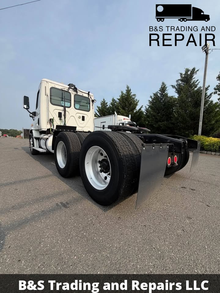 2016 FREIGHTLINER CASCADIA DAY CAB *ACH PAYM 1ST AVERY MONT 9 PAYM*
