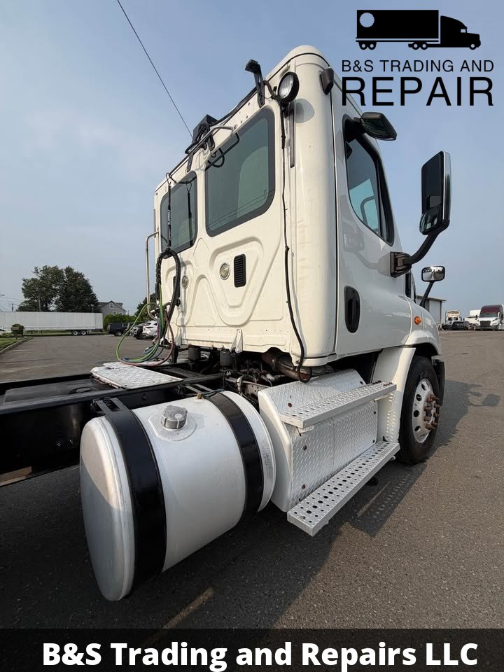 2016 FREIGHTLINER CASCADIA DAY CAB *ACH PAYM 1ST AVERY MONT 9 PAYM*