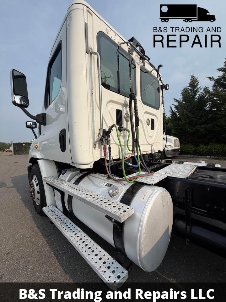 2016 FREIGHTLINER CASCADIA DAY CAB *ACH PAYM 1ST AVERY MONT 9 PAYM*