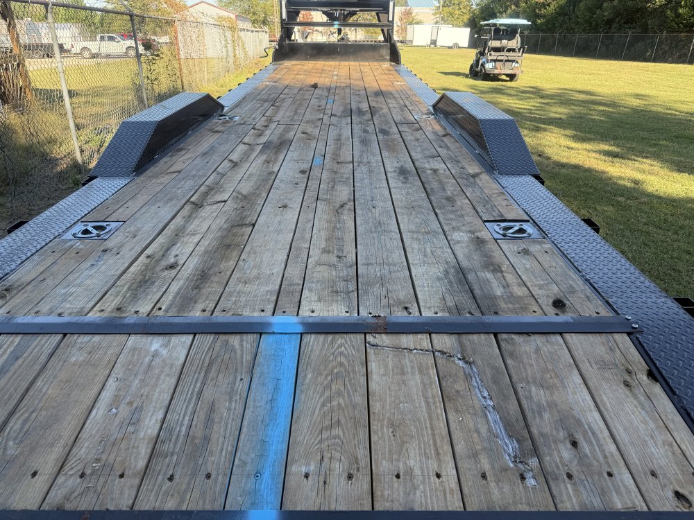 REPO 2024 Load Trail REPO 102X40 REPO GOOSNECK FLATBED Car Hauler