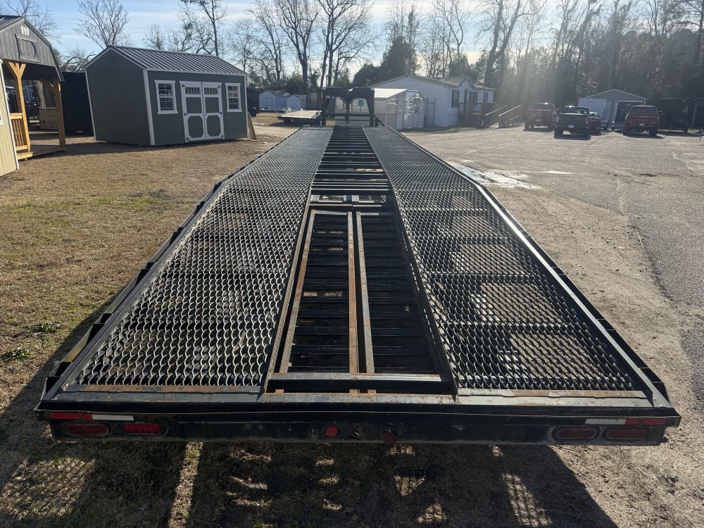 REPO 2023 STRYKER TRAILERS 102 X 44' TRIPLE AXLE GOOSENECK Car Hauler