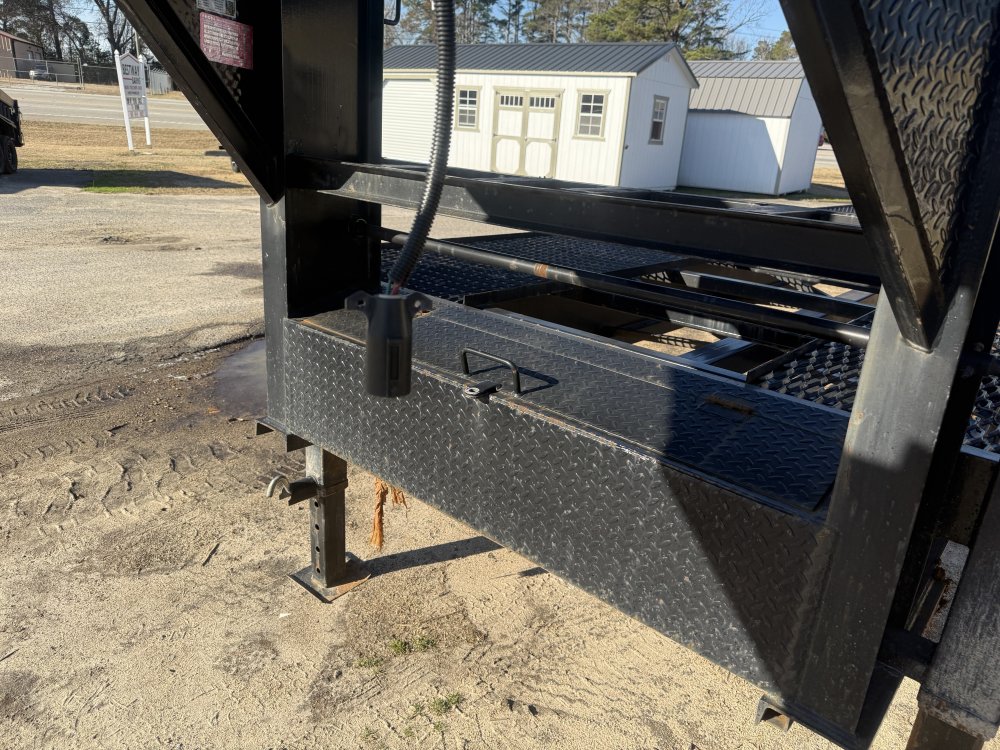 REPO 2023 STRYKER TRAILERS 102 X 44' TRIPLE AXLE GOOSENECK Car Hauler