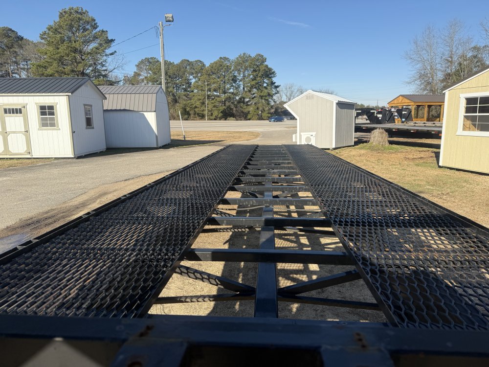REPO 2023 STRYKER TRAILERS 102 X 44' TRIPLE AXLE GOOSENECK Car Hauler