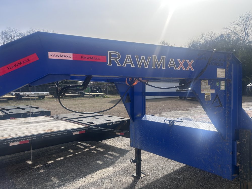 REPO 2024 RawMaxx 102 X 32 GOOSENECK Equipment