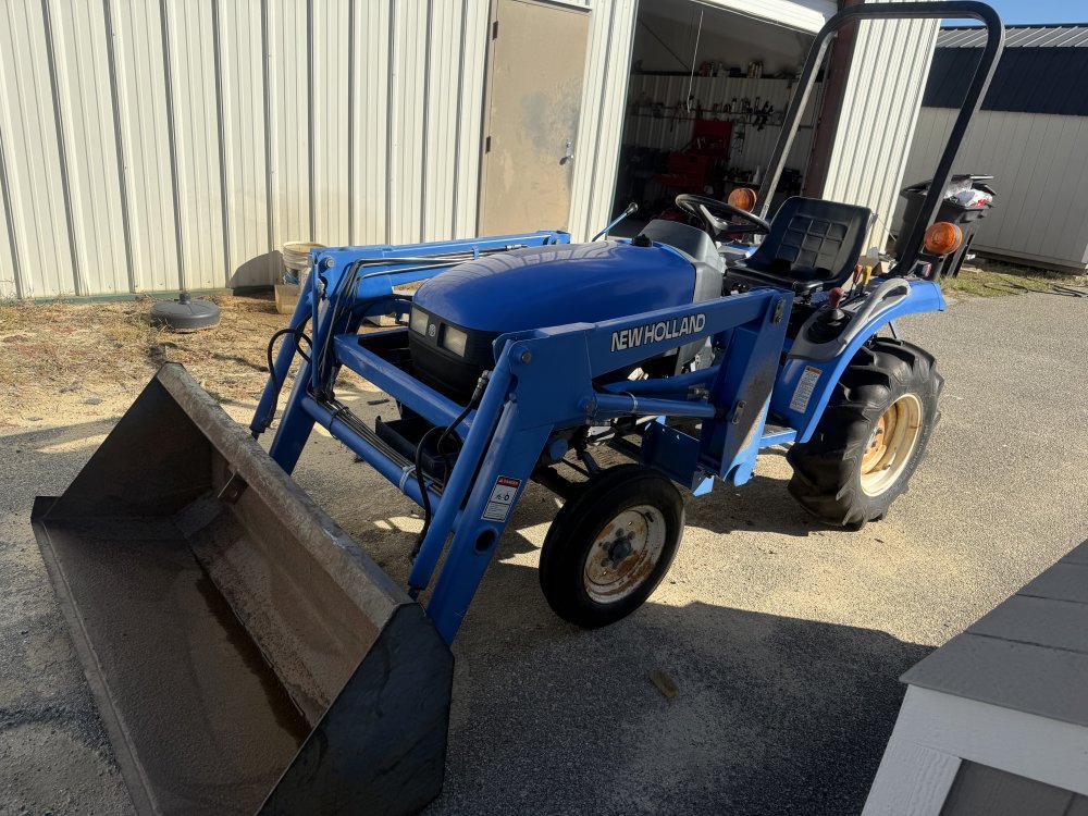 Used 2002 NEW HOLLAND TC18 TRACTOR W/ LOADER Equipment